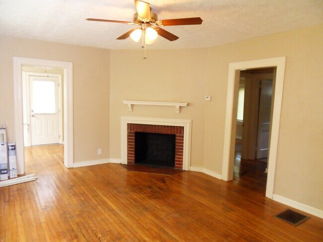 Building Photo - 583 Colonial Cir SE Unit #1 Rental