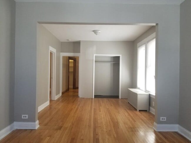 Building Photo - 3 bedroom in Chicago IL 60618 Unit 2 Rental