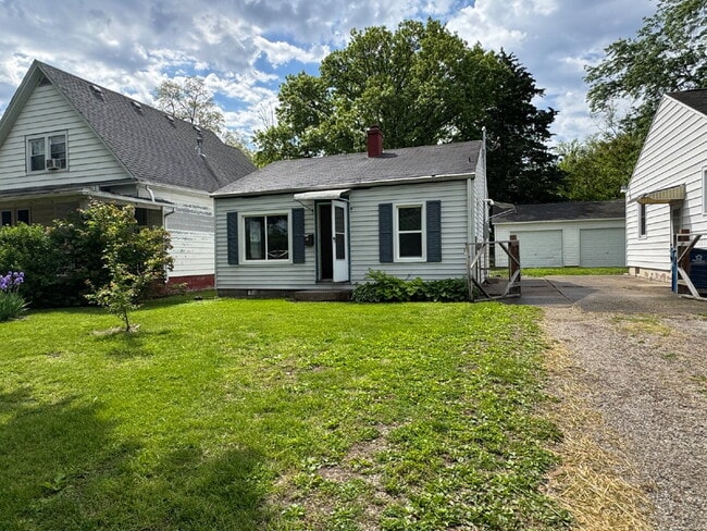 Building Photo - “It’s a Fresh Start” — Remodeled 1 Bed with Washer/Dryer Included