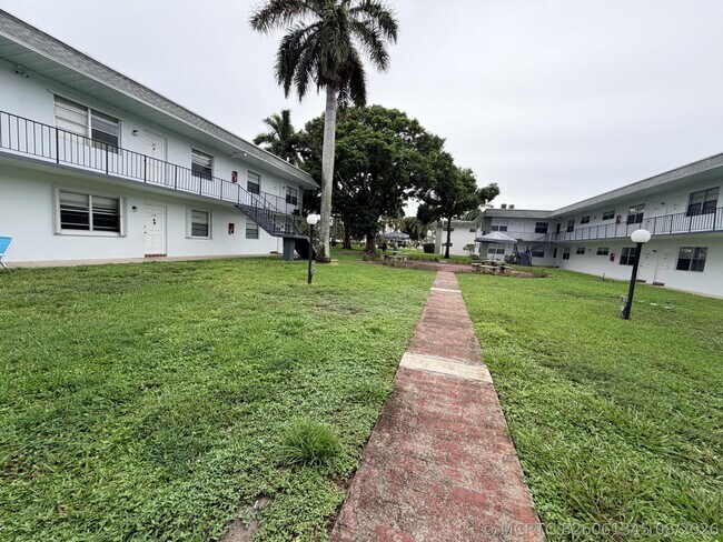 6191 SW 37th St Unit 114