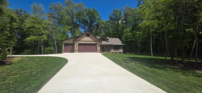 Building Photo - 3 bedroom / 2 bath new build in Fairfield Glade available for 12 month lease