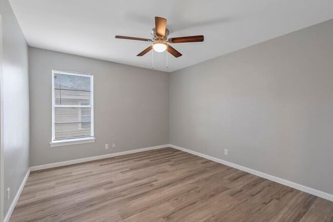 3 Pershing Dr