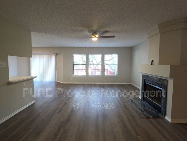 1406 Bullhill Cove