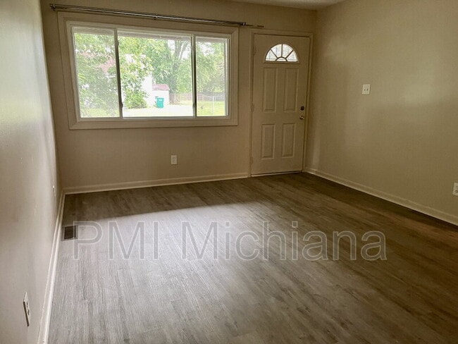 Photo - 709 E Seventh St