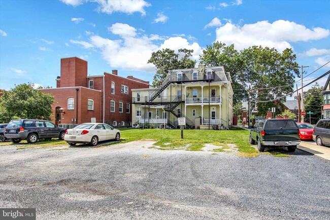 Photo - 163 N Washington St Apartments