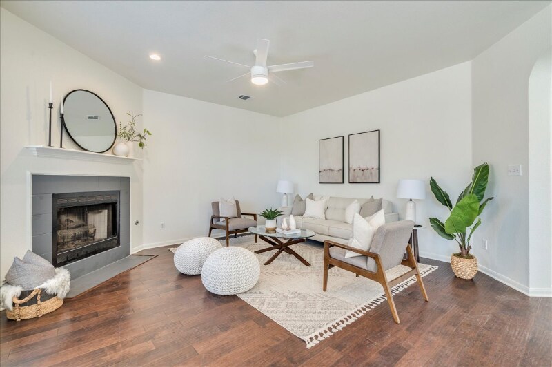 Photo - 1533 Kings Ct SE