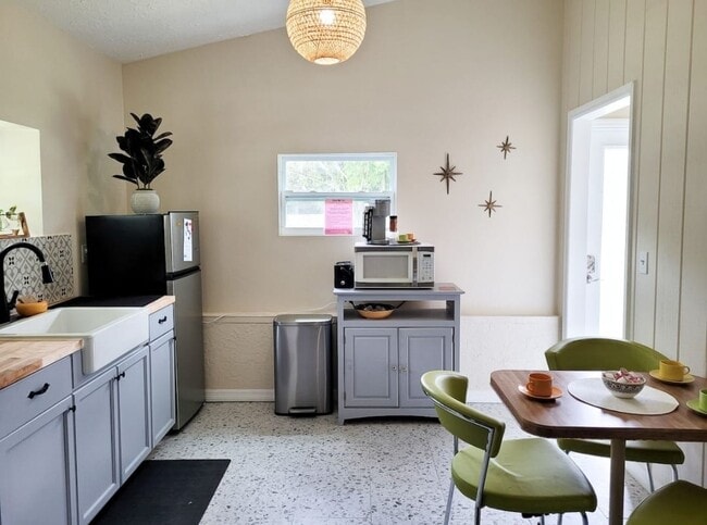 Photo - 5114 33rd St E