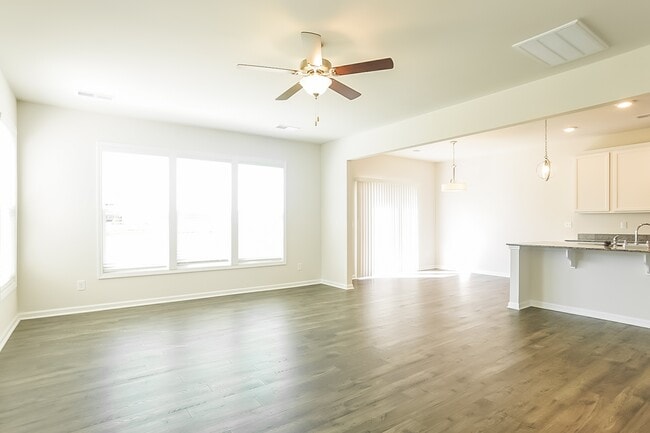 Photo - 581 Count Fleet Ct