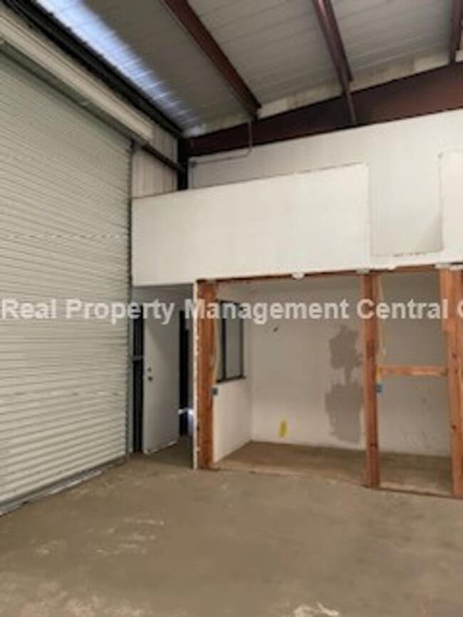 Photo - 1101 Pike Ln Unidad Bay 2