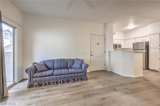 Photo - 5415 W Harmon Ave Unidad 1038