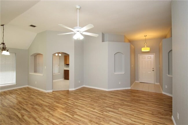 Photo - 613 Runners Ridge