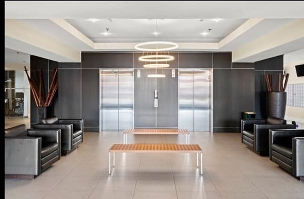 Photo - 15 N Beacon St Unidad 906