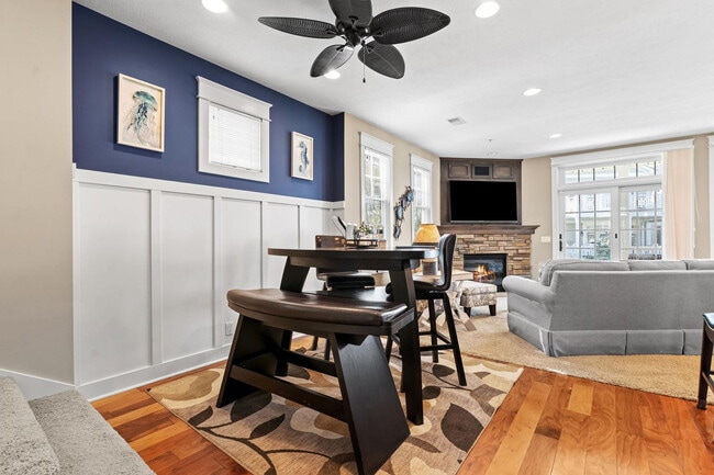 Building Photo - 807 Lake St