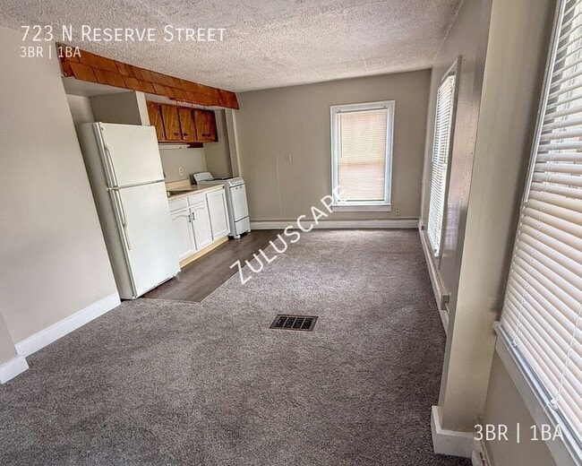 Photo - 723 N Reserve St