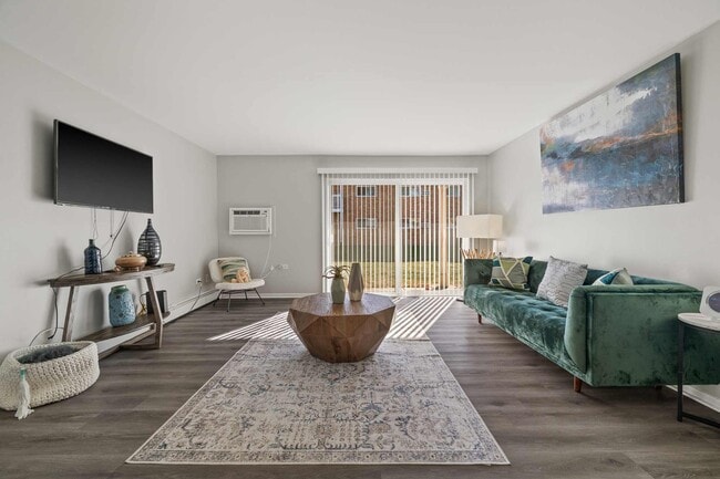 Building Photo - The Preserve at Woodfield Rental