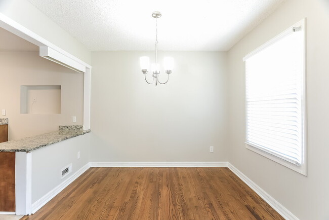 Photo - 817 Hillview Dr