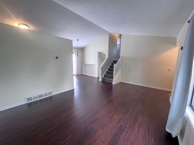 Photo - Single Family Home - Three Bedroom Tri-level!