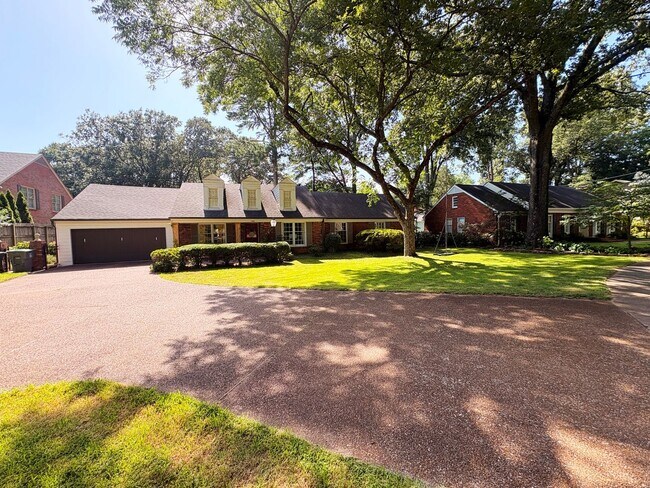 Photo - Renovated Home In The Heart Of East Memphis! Fully Fenced Backyard! No Carpet!