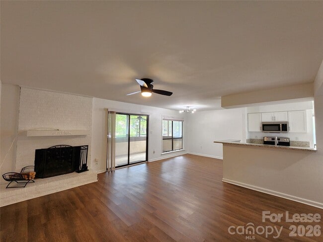 Building Photo - 5721 Dockside Dr