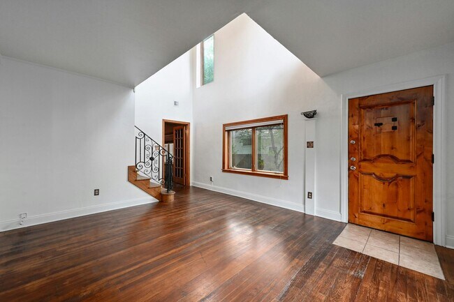 Photo - 2829 San Gabriel St