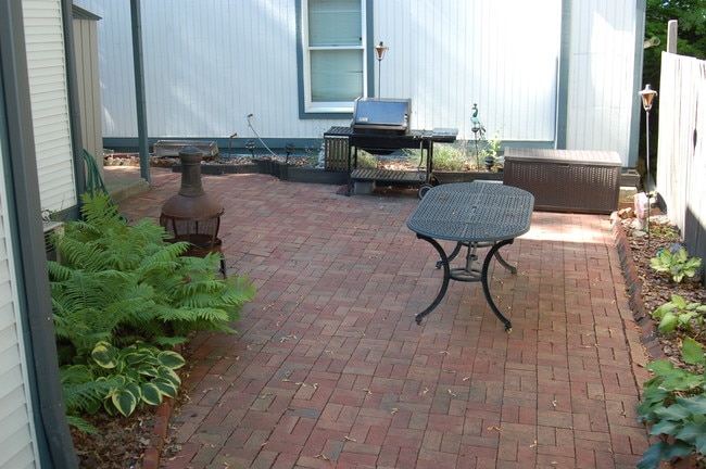 espacio de patio compartido - 724 W Washington St Unidad Apt 1
