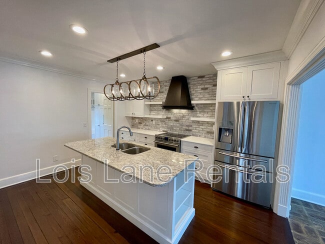 Photo - 3 1/2 Saint Michaels Alley