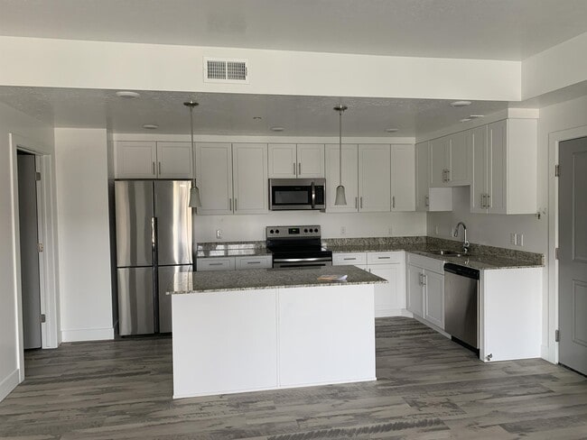 Photo - 875 Depot St