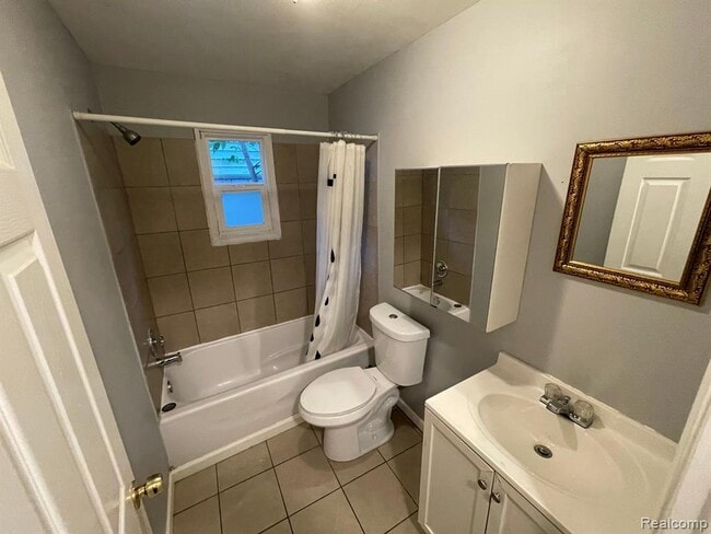 Photo - 20956 Rensselaer St