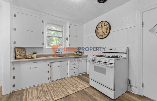Photo - 2263 S Green St