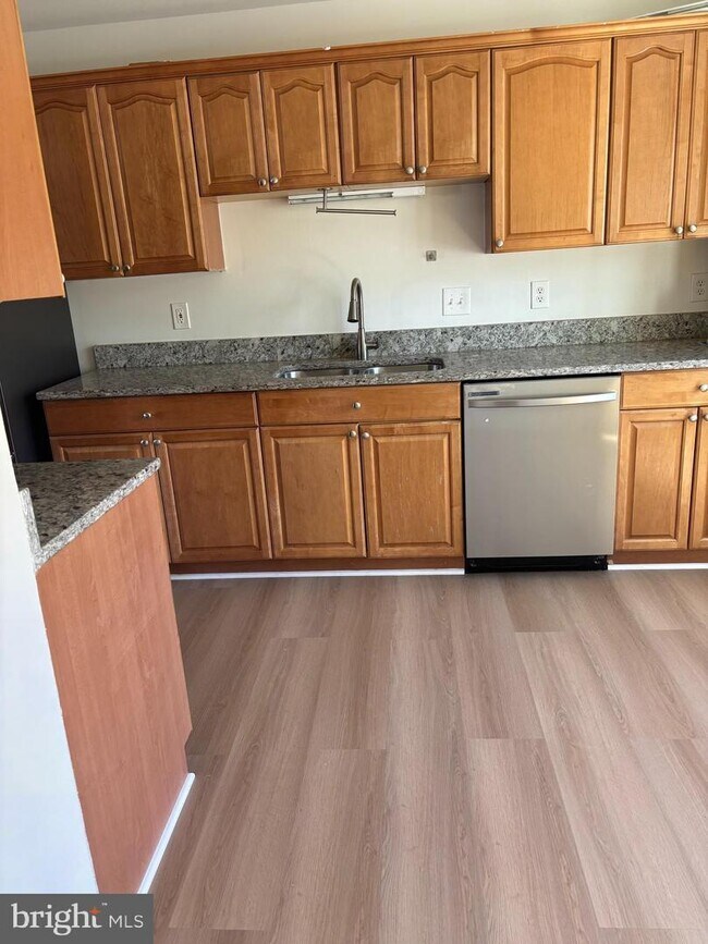 Photo - 2900 Madeira Ct