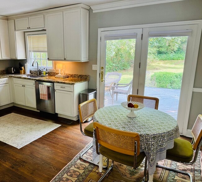 Photo - 286 Midvale Dr NE