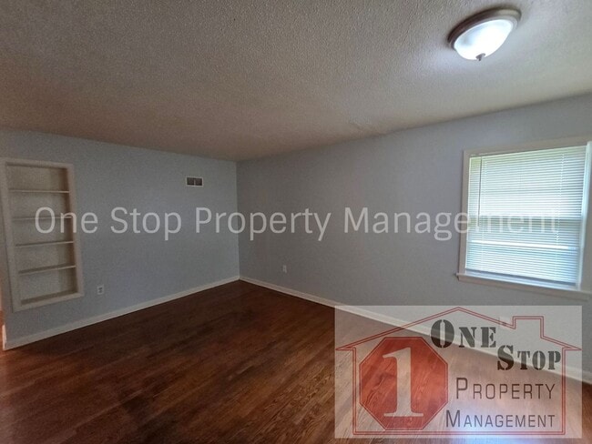 Photo - Beautiful 2 Bedroom 1 Bathroom in Lee Summit!