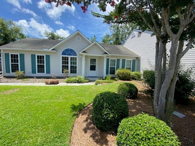 Photo - Stunning, pet friendly townhouse located i...