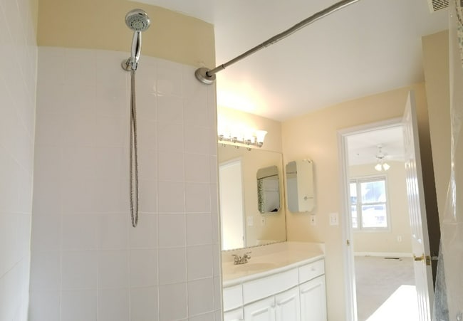 Photo - Affordable Spacious AND Convenient WALK to Metro.....?