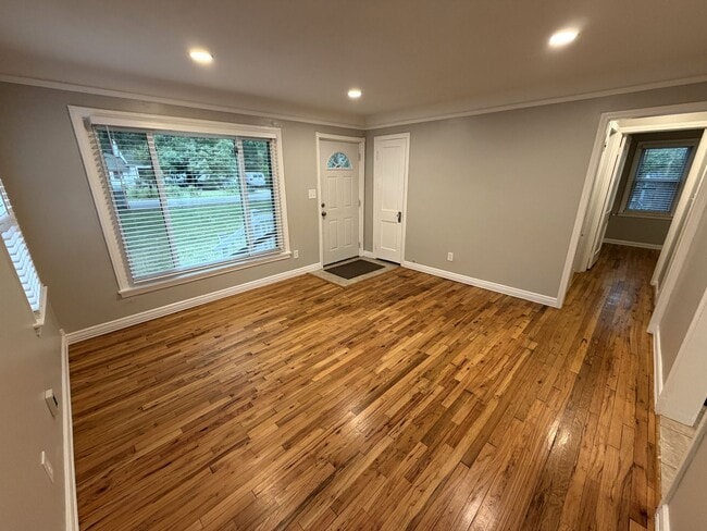 Photo - 21450 Frazer Ave