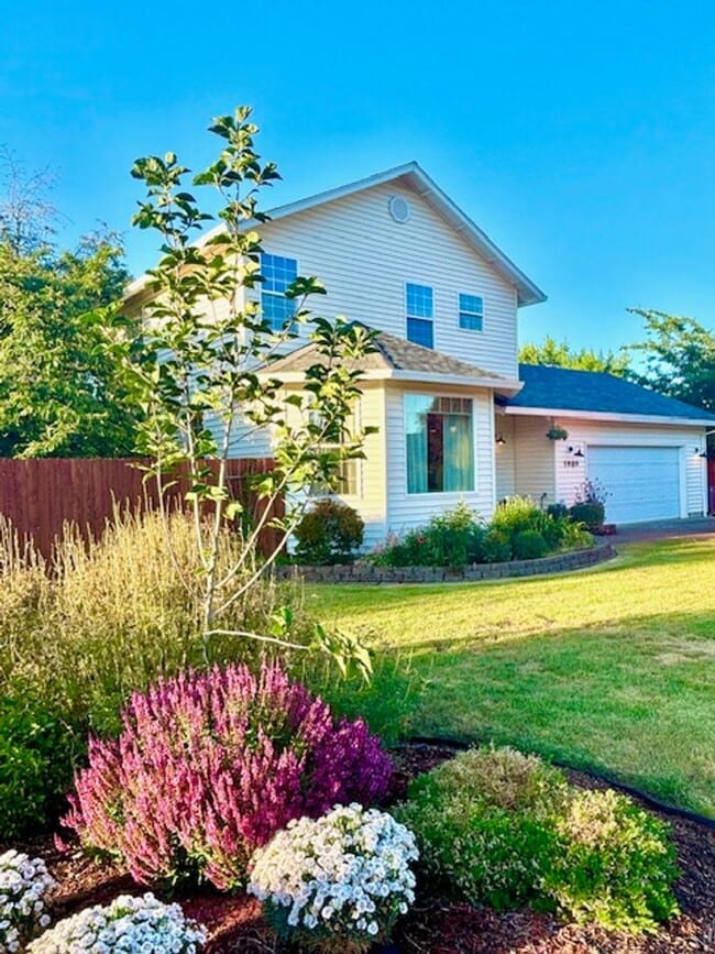 Large 3 Bedroom, 2 Bath Home in McMinnvill... - Large 3 Bedroom, 2 Bath Home in McMinnvill...