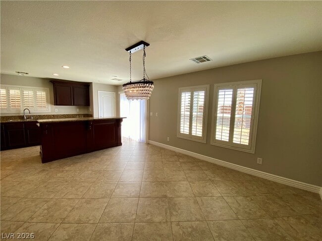 Photo - 920 Lord Crewe St