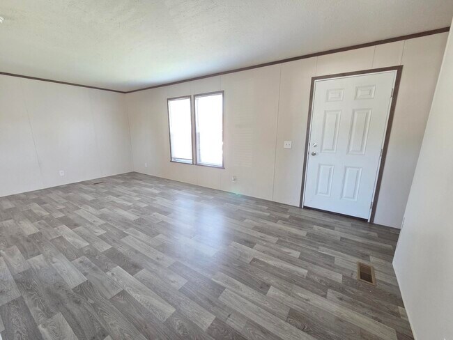 Photo - 299 Tamarack