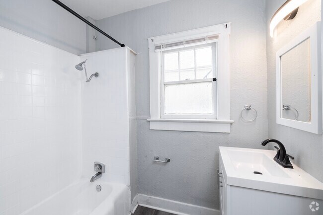1BR, 1BA - 550SF - Bathroom