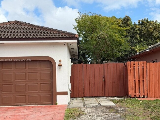 Photo - 18255 SW 145th Ave Unit Back