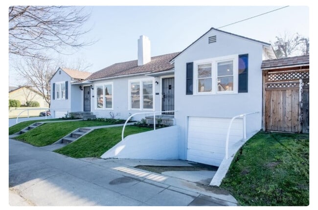 Building Photo - 307 W Olive Ave Rental