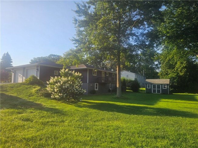 Photo - 7497 Lake Ave
