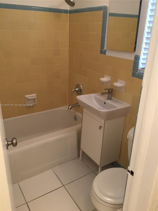 Photo - 535 74th St Unidad 7