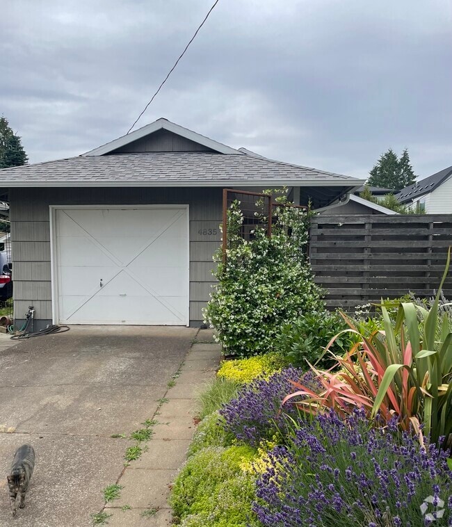 Building Photo - 4835 SE 76th Ave Rental