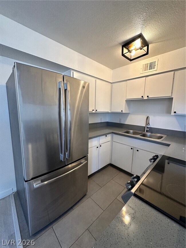 Photo - 4920 Stanley Ave