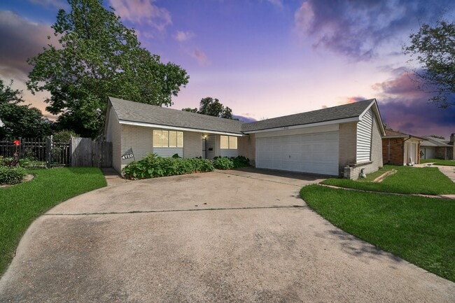 Building Photo - 4710 Lotus St
