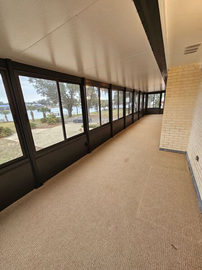 Photo - Peaceful, Entertainer's Dream on the Waterfront in Beautiful Donalson Point!
