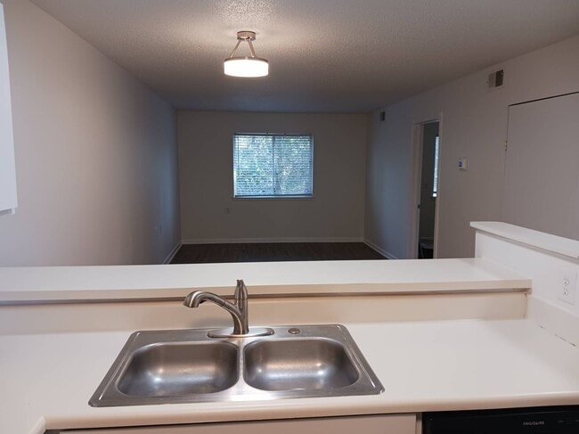 Photo - 1602 Eagles Pl