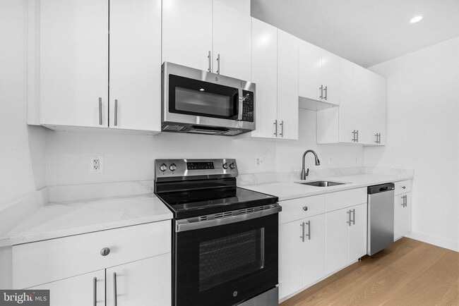 Photo - 2532 Elvans Rd SE