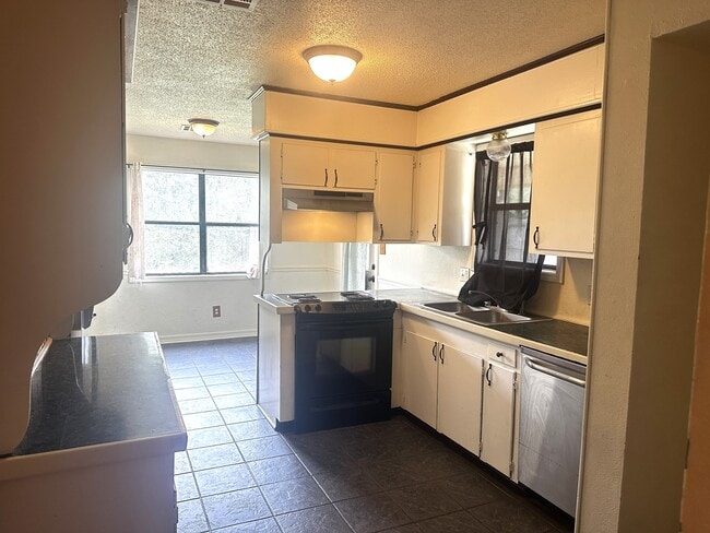 Photo - 1408 Wagon St